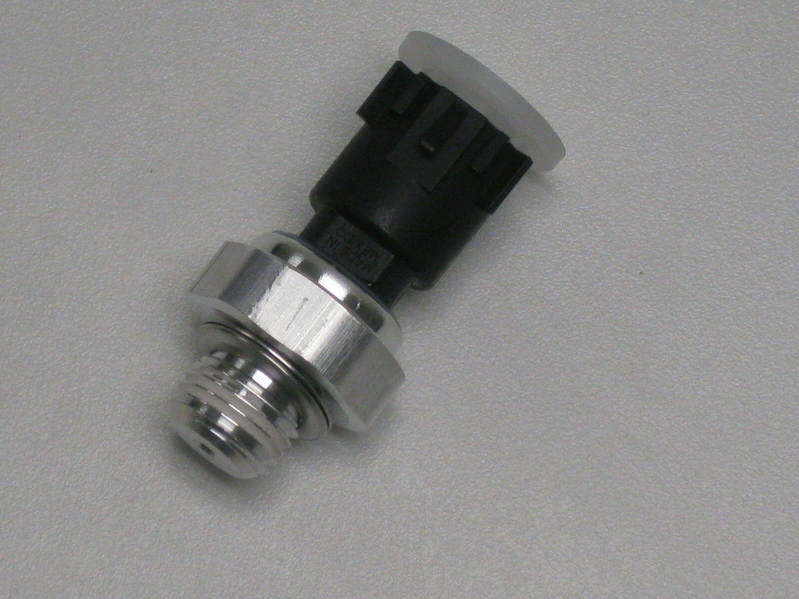 Genuine Parts 12673134 Engine Oil Pressure Sensor - Image 4
