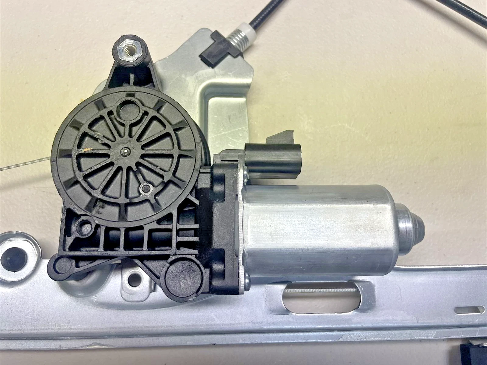 MTC 20115 / 25885879 Window Regulator (with Motor, Right Front, Special models) - Image 2