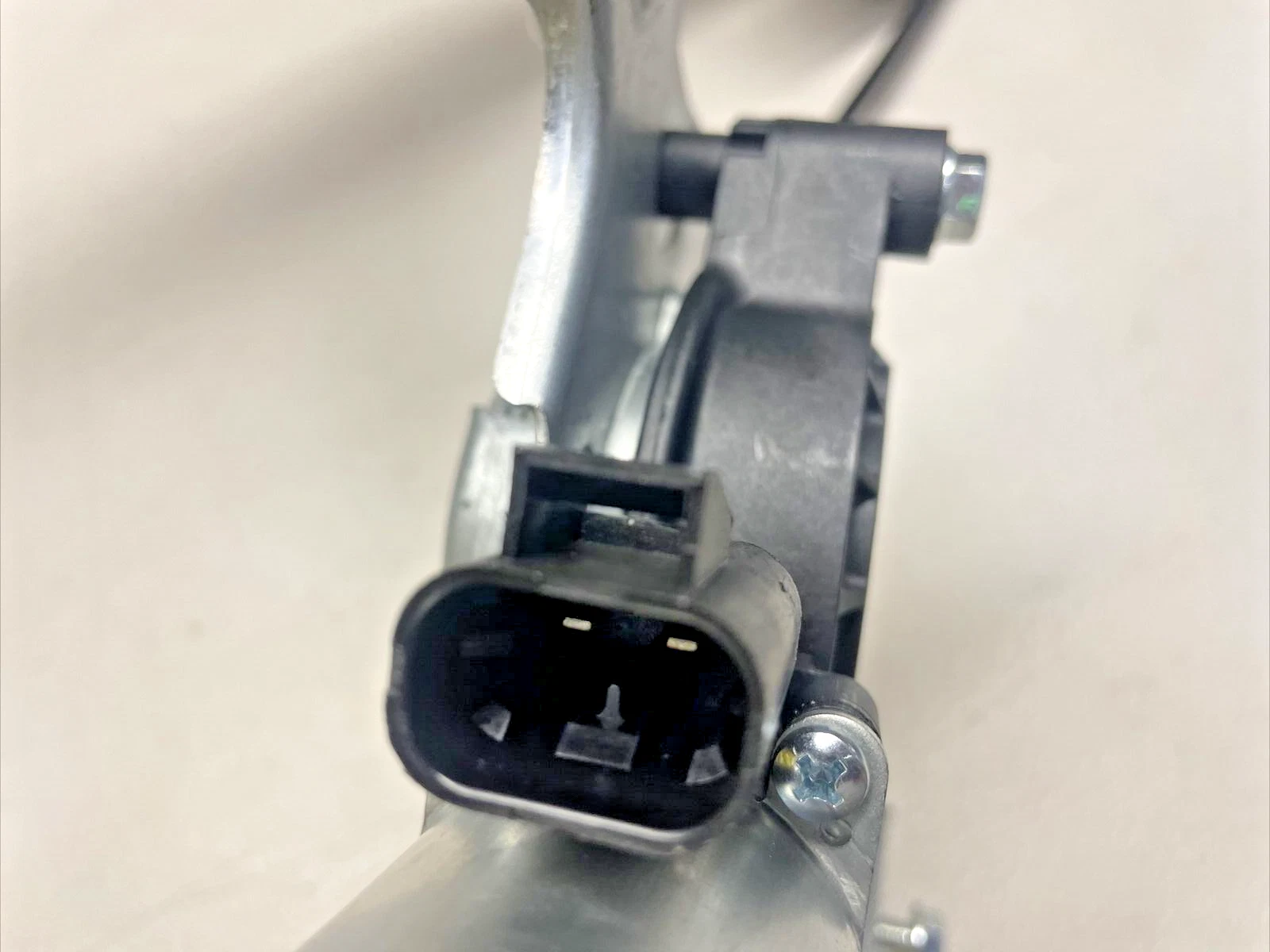 ACDelco 25885882 GM Original Equipment Rear Driver Side Power Window Regulator and Motor Assembly - Image 7